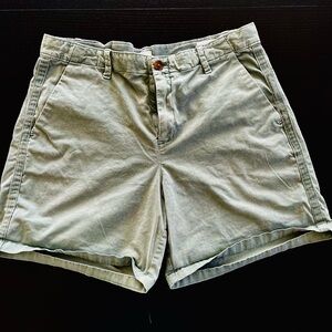 Gap women’s girlfriend green shorts